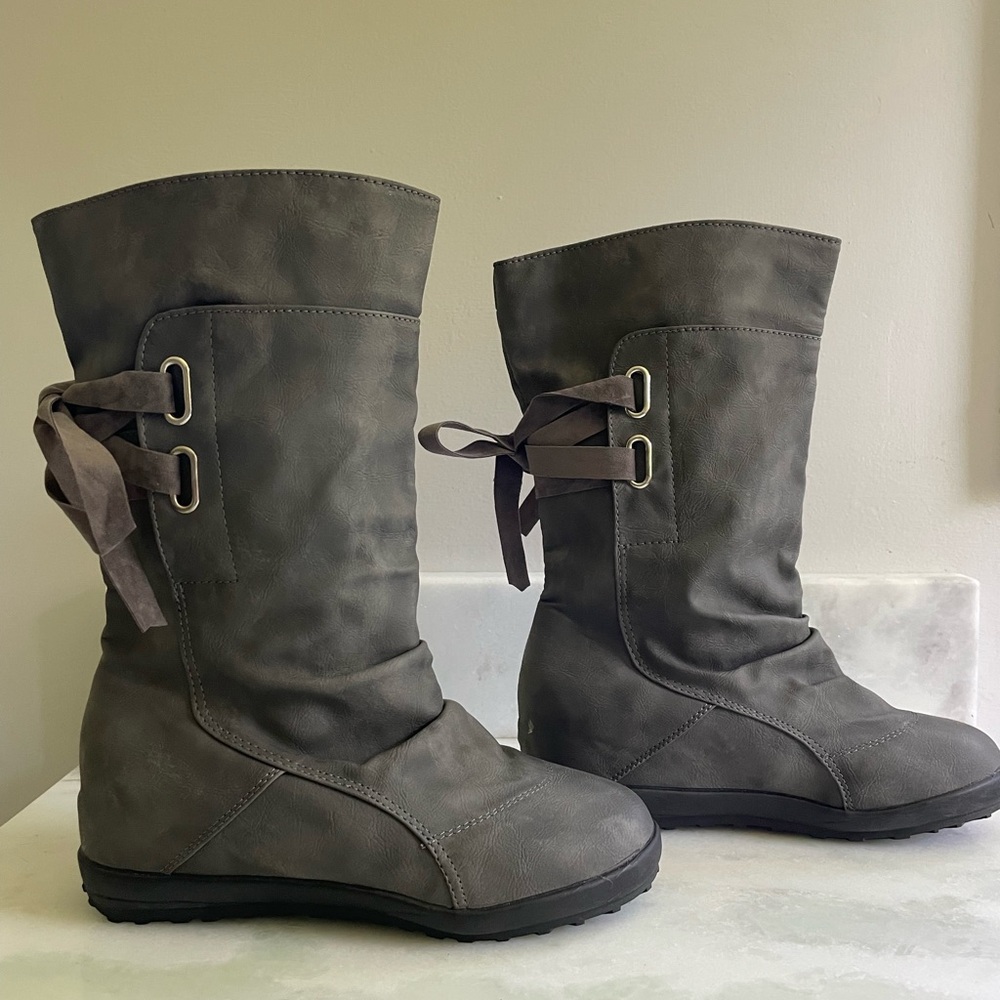 NWOT Mid-Calf Gray Lace Up Boots with Metal Grommets